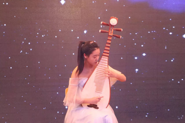 上普通高中還是藝術(shù)類高中